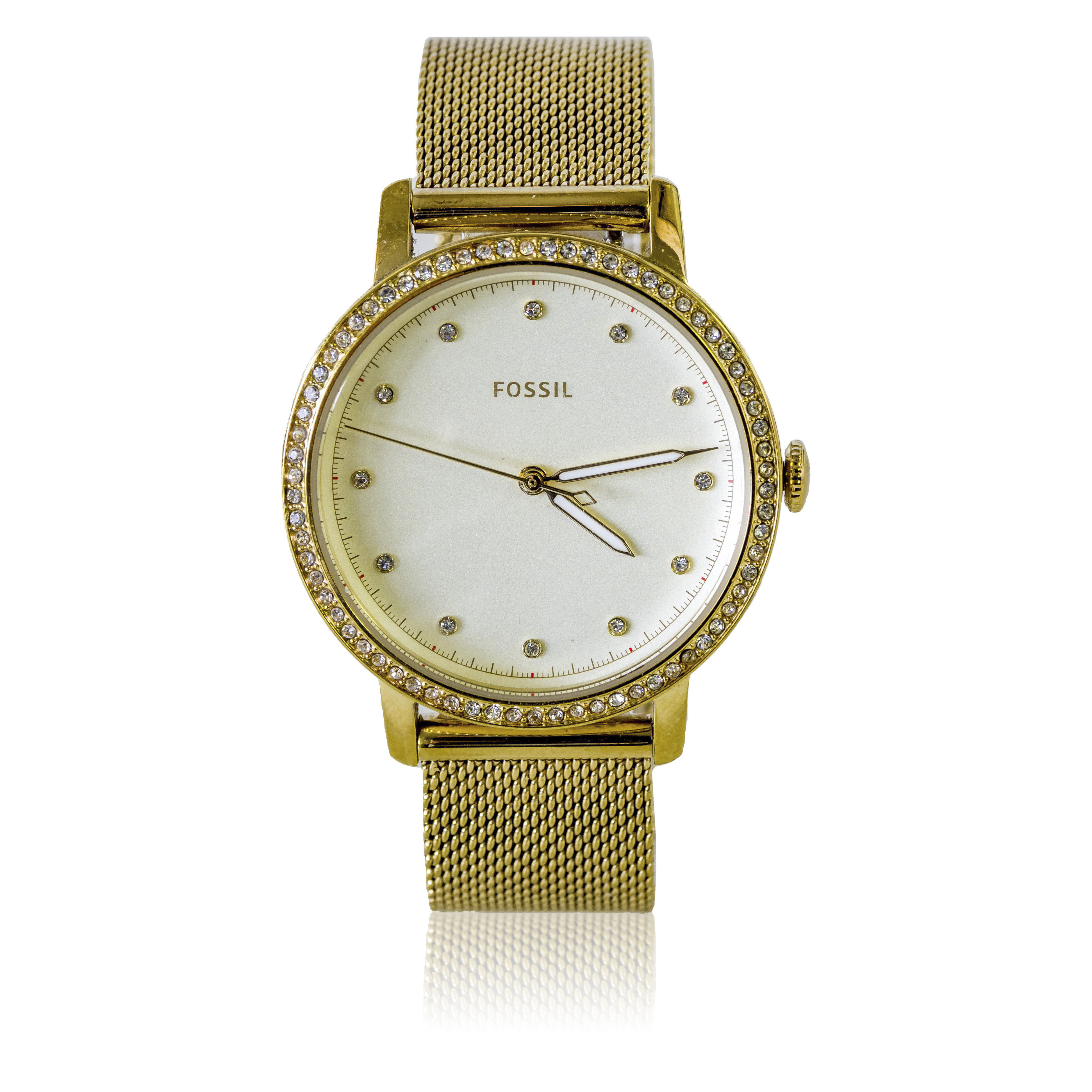 Why Do We Pretend to Check Our Watch When We Don’t Wear One?